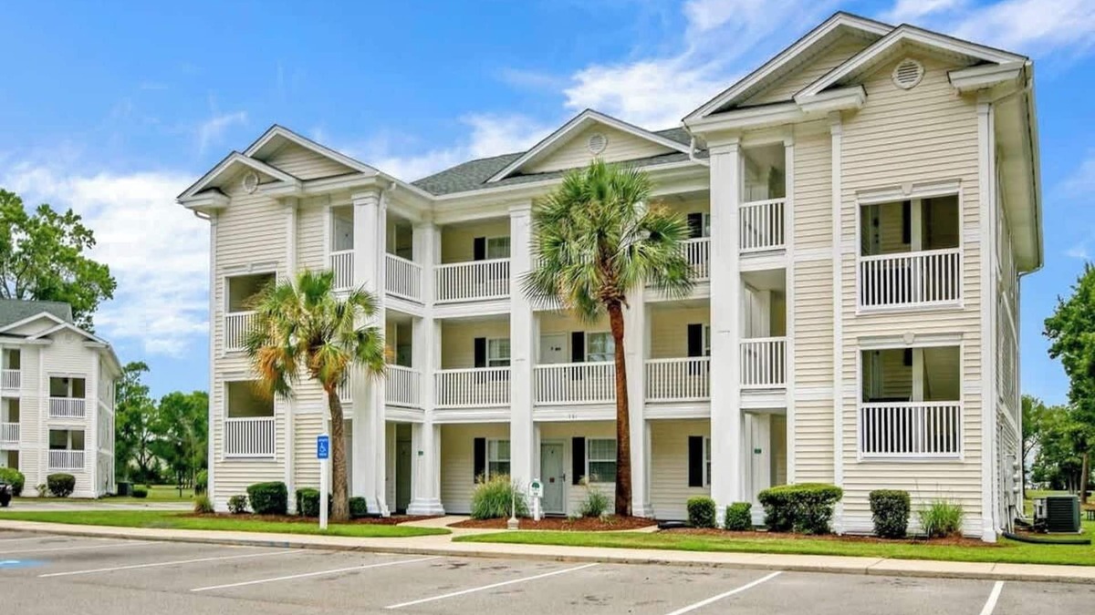 Carolina Forest Apartment | The Greens on White River