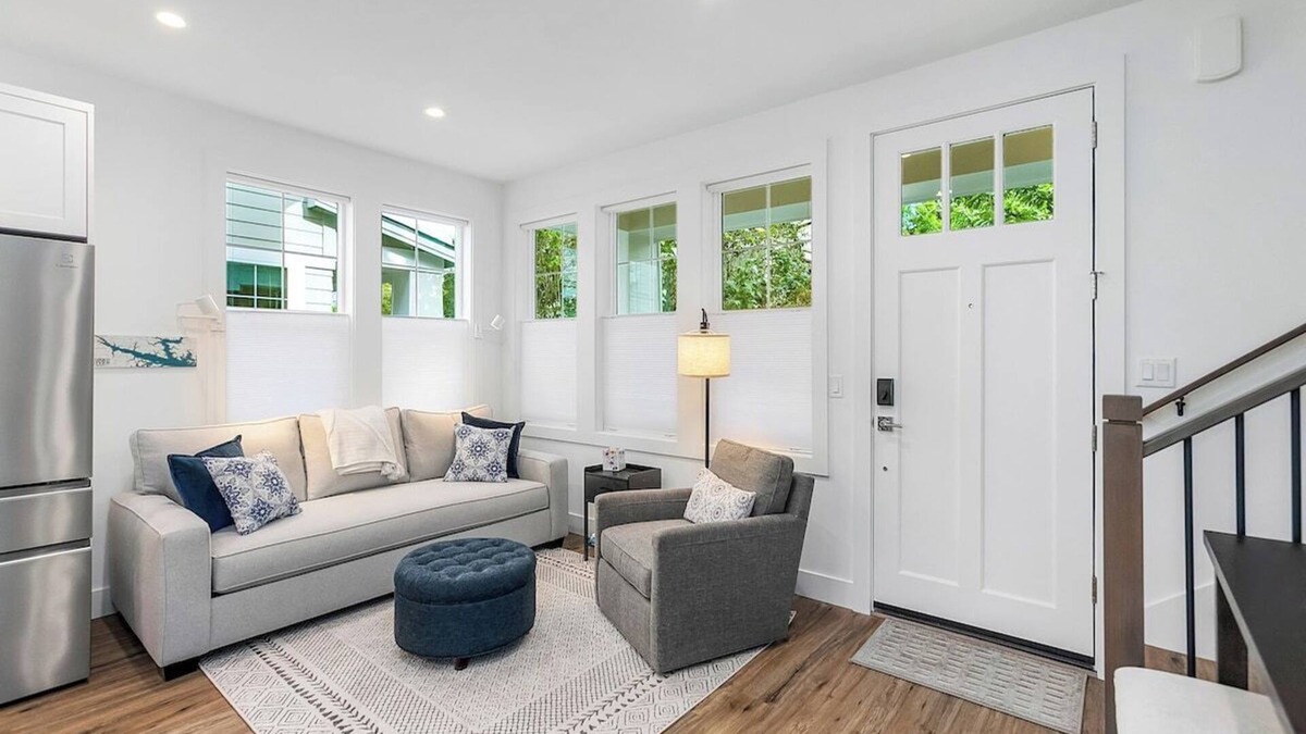 Whittier Heights Apartment | The Greenwood Gem, Seattle
