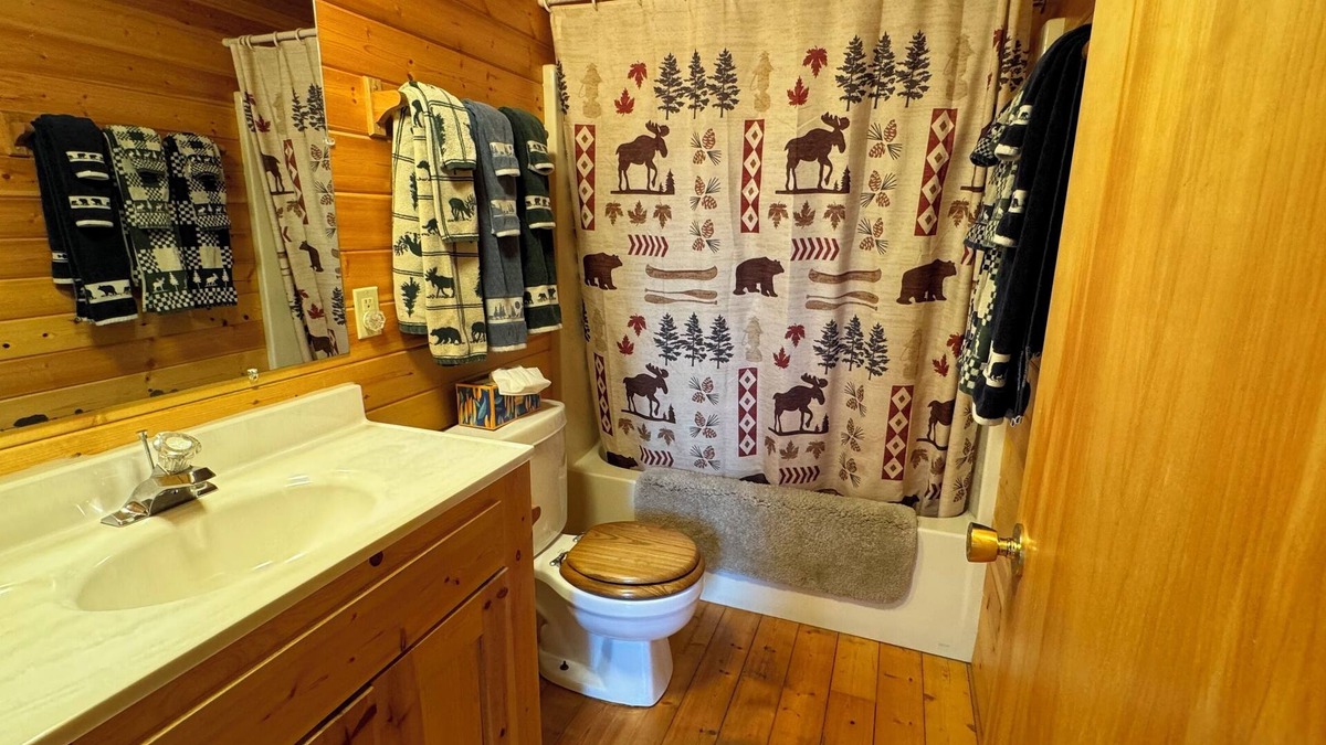 Columbia Falls Cabin | The Grizzly Cabin at Glacier Park is in the remote North Fork, Flathead River.