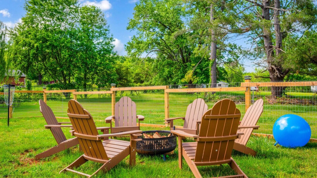 Big Island House | The Groovy Getaway close to James River - Trails