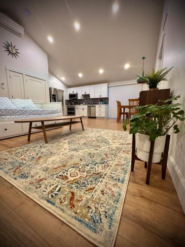 Oak Hills House | The Grove - A Family Friendly Modern Studio in Portland-Beaverton-Hillsboro