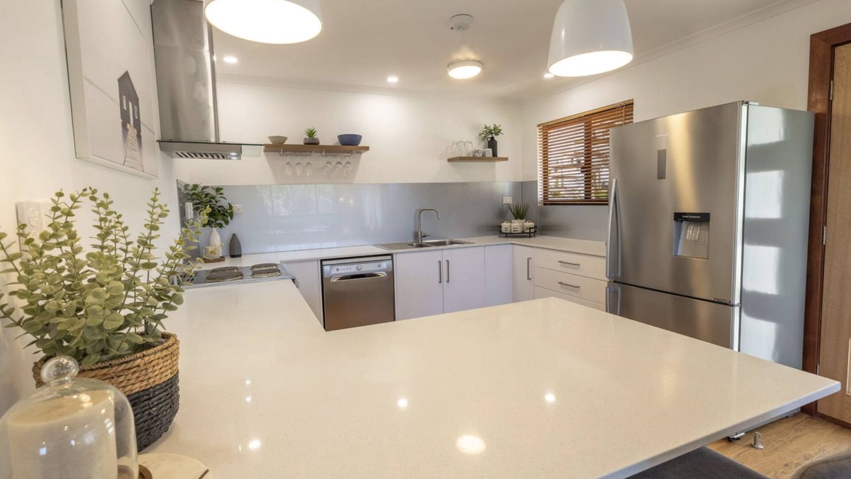 Cannonvale Apartment | The Grove Guest House