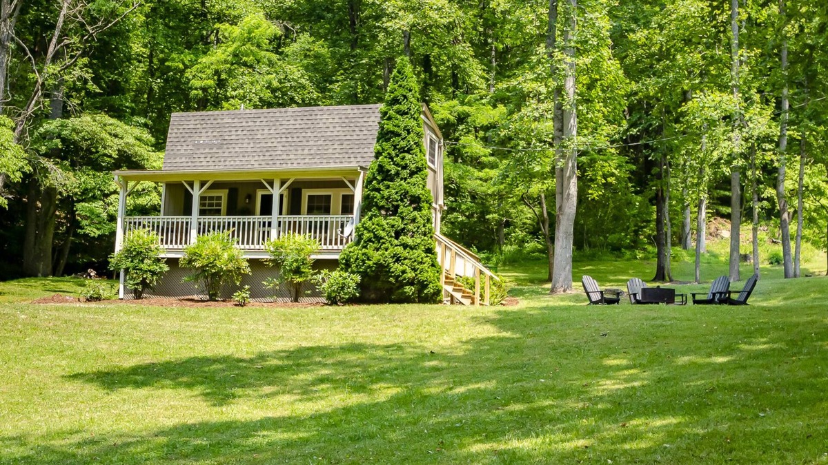 Franklin Cottage | "The Guest House" private ,quiet, peaceful, relaxing