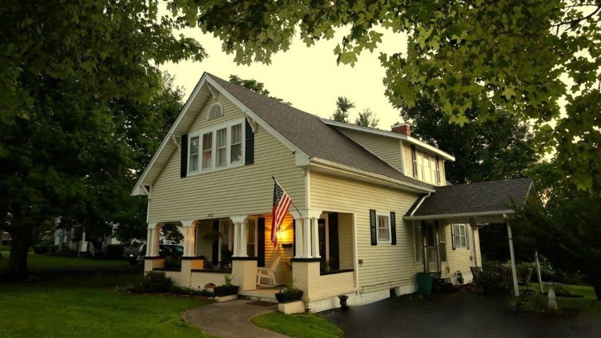 Lancaster Bed & Breakfast | The Guest House