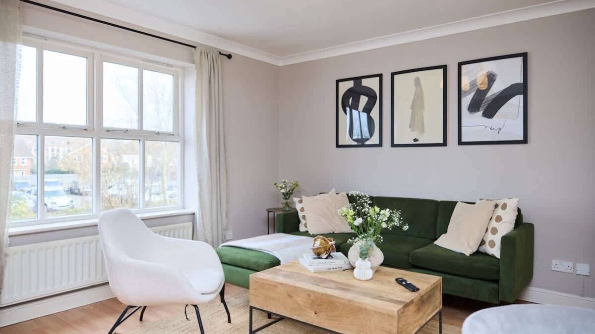 Guildford House | The Guildford Getaway - 3BDR with Garden