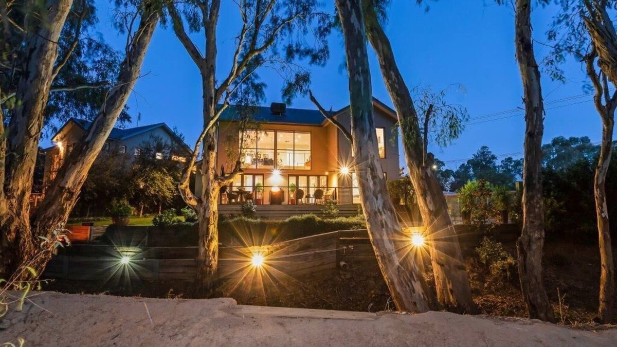 Echuca House | The Gums - Echuca Holiday Homes