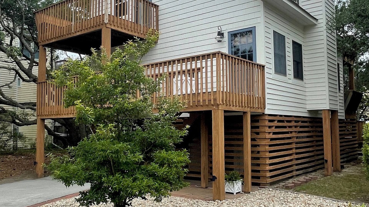Ocean Sands Cottage | The Half Shell, Oceanside Beach Cottage, 6 min walk to beach