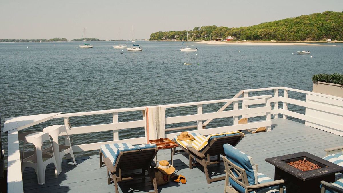 Centerport House | The Harbor House: Beachfront Home 1 hour from NYC