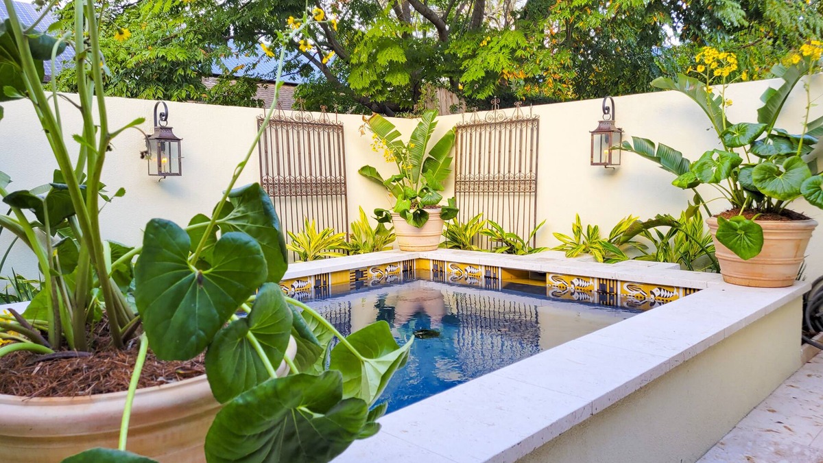 Faubourg Marigny House | The Harlot House w Salt Pool/Spa, 5 bed 3 bath, walkable neighborhood w restaur