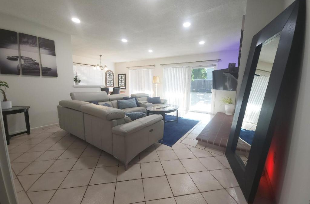 Woodland Hills Bed & Breakfast | The Hathaway Suites