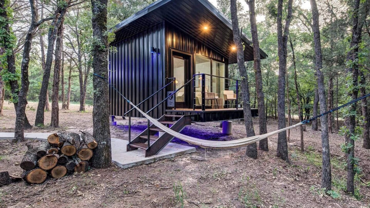 Alvord Cabin | The Hawk’s Nest |Peaceful Tiny Cabin w/Pickleball