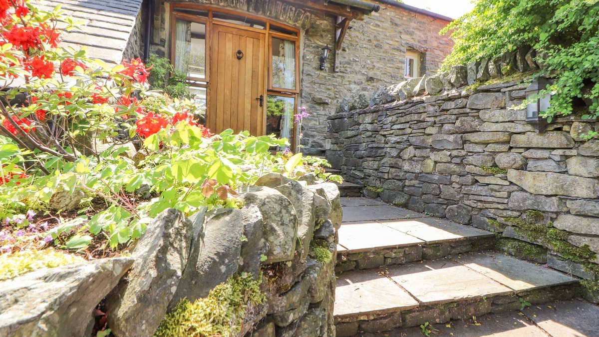 Kendal Cottage | THE HAY LOFT, character holiday cottage, with open fire in Kendal
