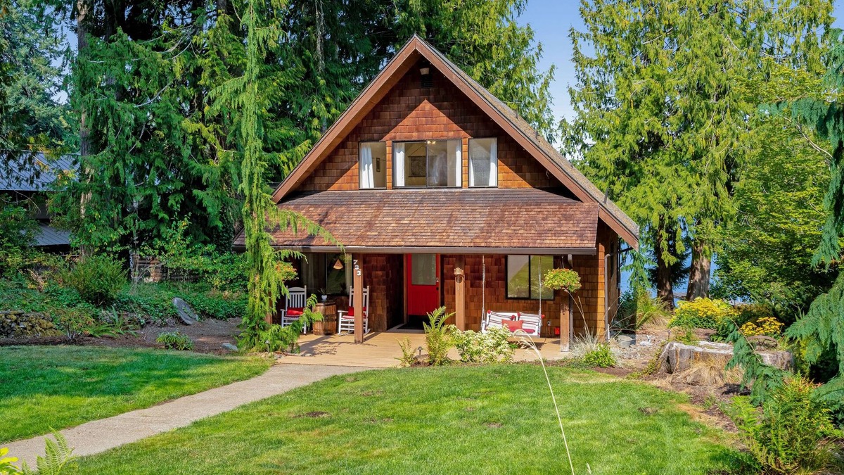 Olympia House | The Hayes Cabin In The Cove | Lakeside house in Olympia with beach access