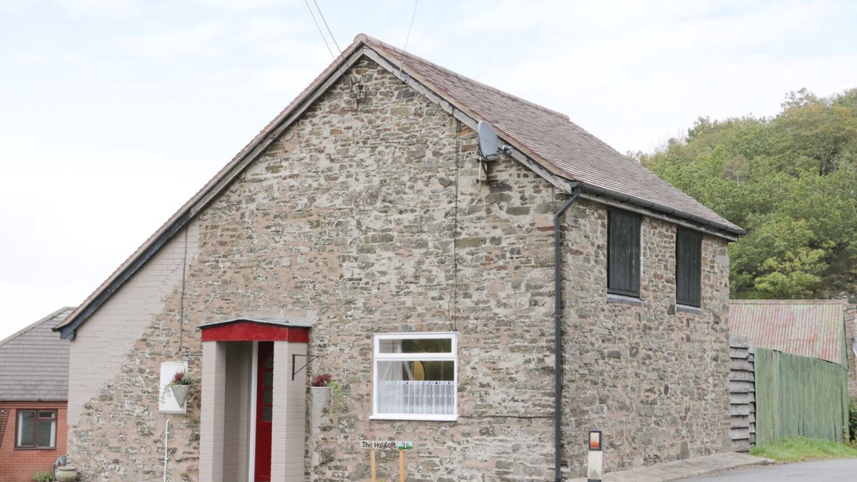Pontesbury Cottage | THE HAYLOFT, pet friendly, character holiday cottage in Stiperstones