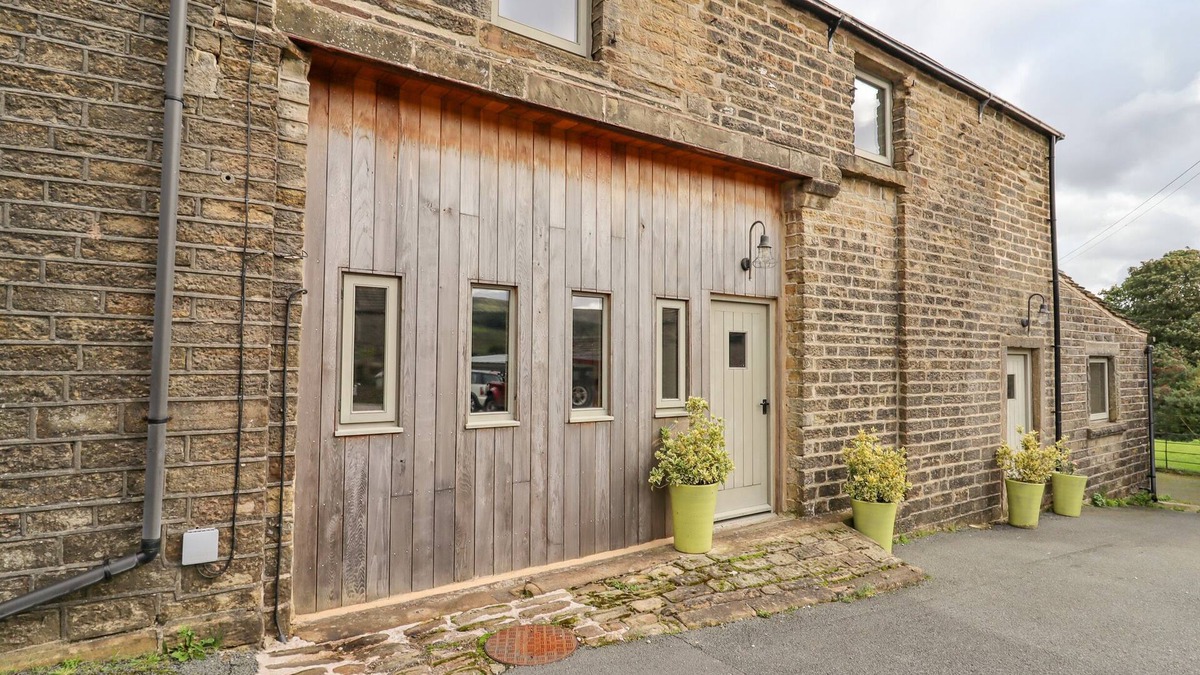 Holmfirth Cottage | THE HAYLOFT, romantic in Holme, Yorkshire