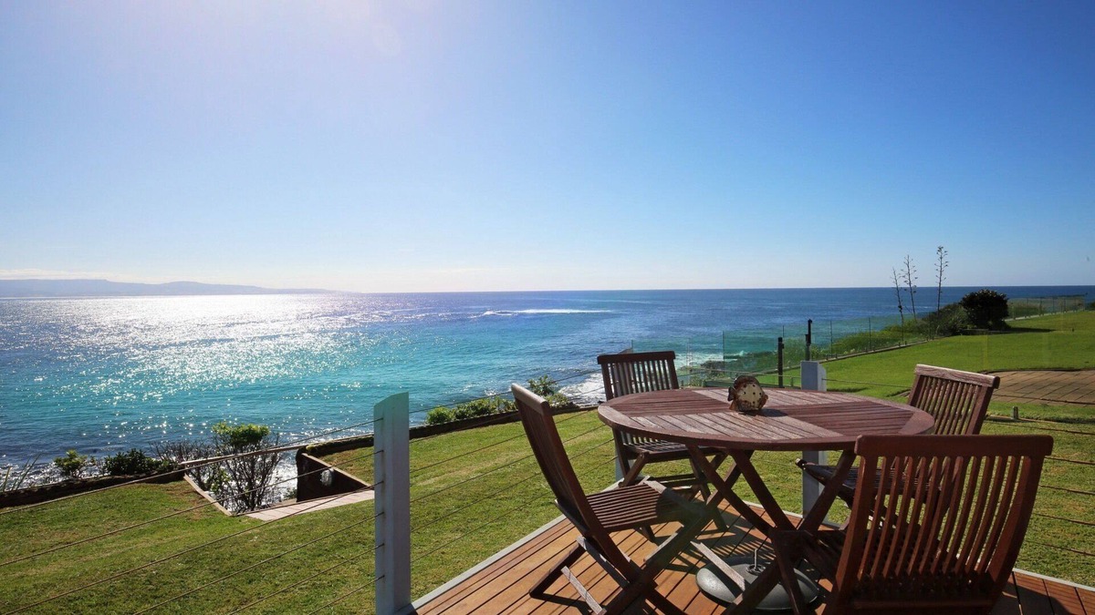 Culburra Beach House | The Headland @Culburra. Absolute waterfront house with spa! Dog friendly
