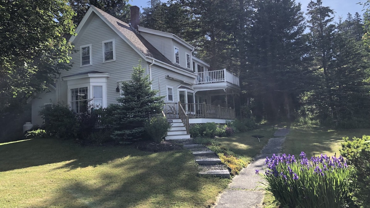 Port Clyde House | The heart of the village