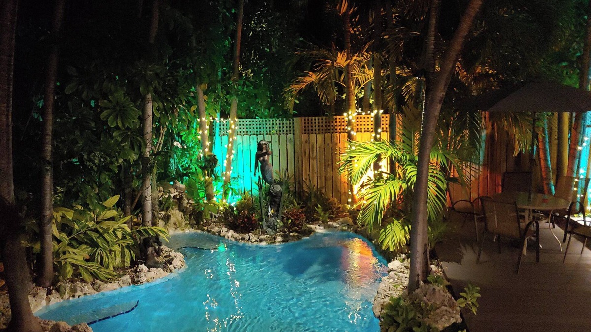 Old Town House | The Hemingway Caribbean Townhome & Private Pool Near Beach in charming Key West