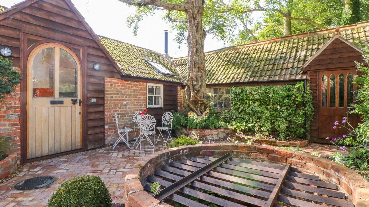 Little Coxwell Cottage | THE HEMMEL, family friendly, character holiday cottage in Faringdon