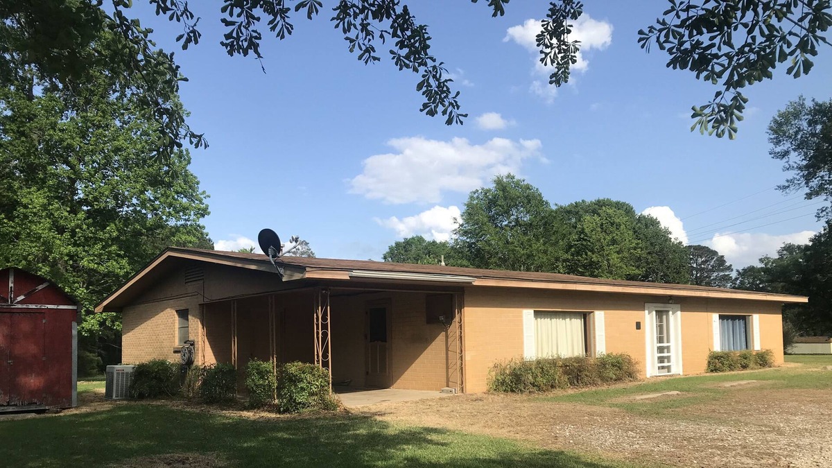 Hemphill House | The Hemp House- Ten minutes to Mill Creek boat launches at Toledo Bend.