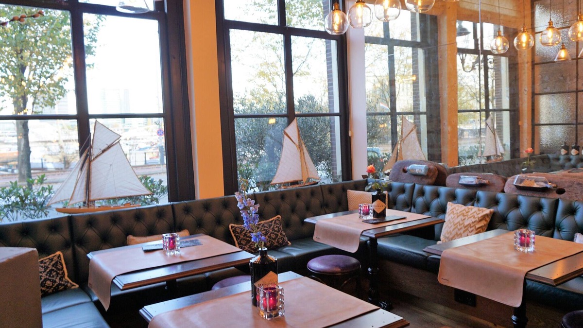 Nieuwmarkt en Lastage Hotel | The Hendrick's Hotel