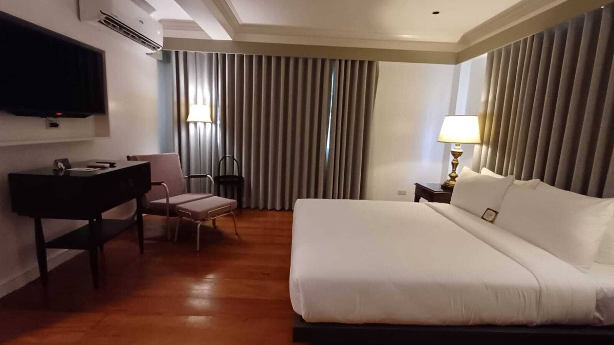 Bagong Lipunan Ng Crame Hotel | The Henry Suites MiraNila Quezon City