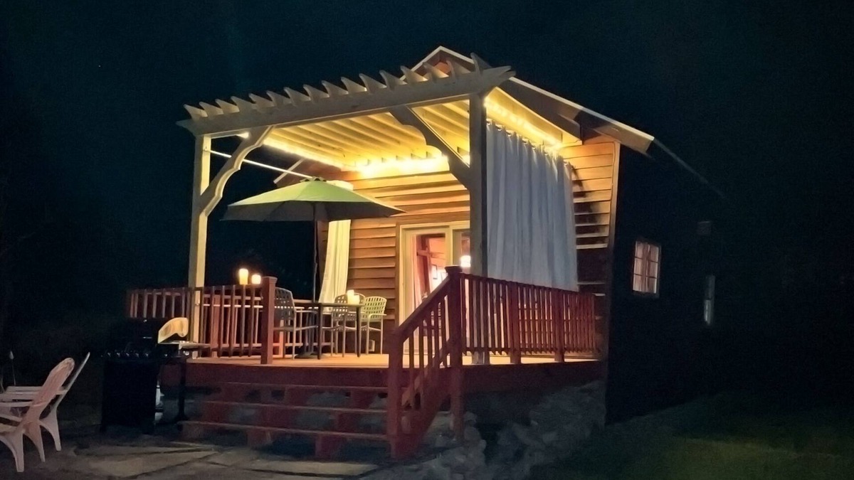 Colliersville Cabin | The Heron - Unique vacation getaway for 2 in historic cabin