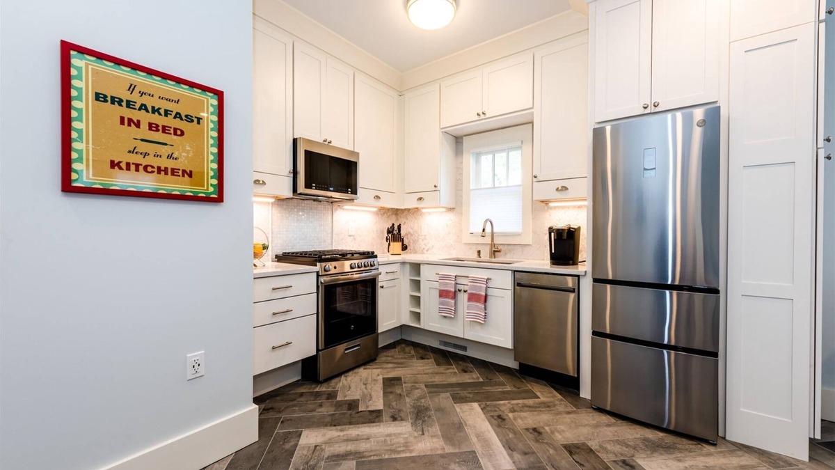 Union Pier House | The Herringbone Suite 5 at Union Pier Summer House