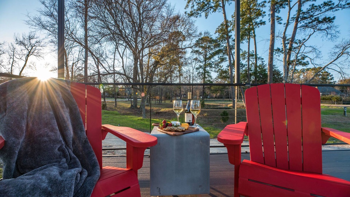 Willis House | The Hickory: 2 mins to Lake Conroe! Rooftop deck, Heated Pool, Fire Pit