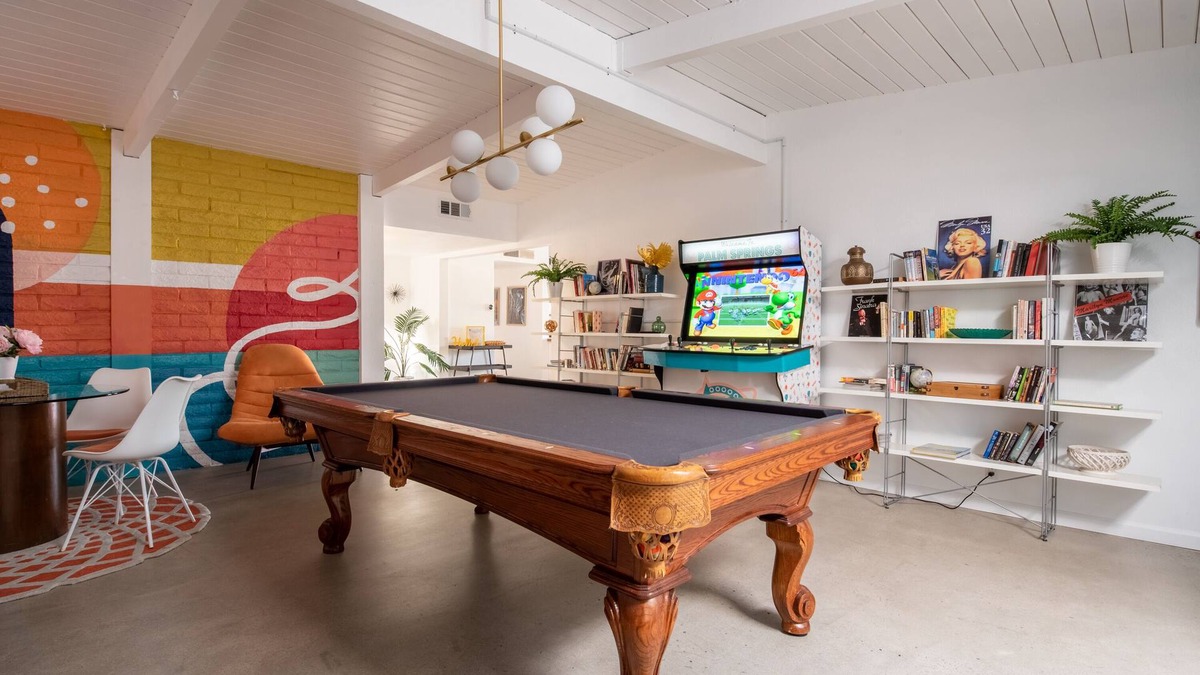 Sunmor House | The Hidden Alexander | Mid-Century, Pool, Arcade, Palm Trees, 10 Min to Downtown