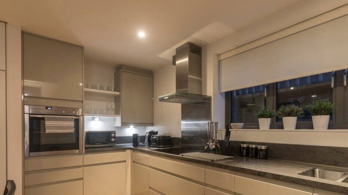 Henley Ski Chalet | The Hidden Courtyard In The Heart Of Henley