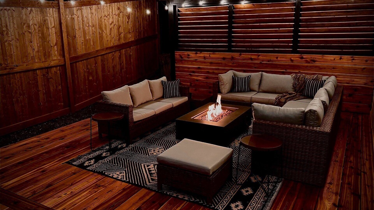 Hinton House | The Hidden Gem - Large Patio, Fire Pit & Outdoor Seating + King & Queen Beds
