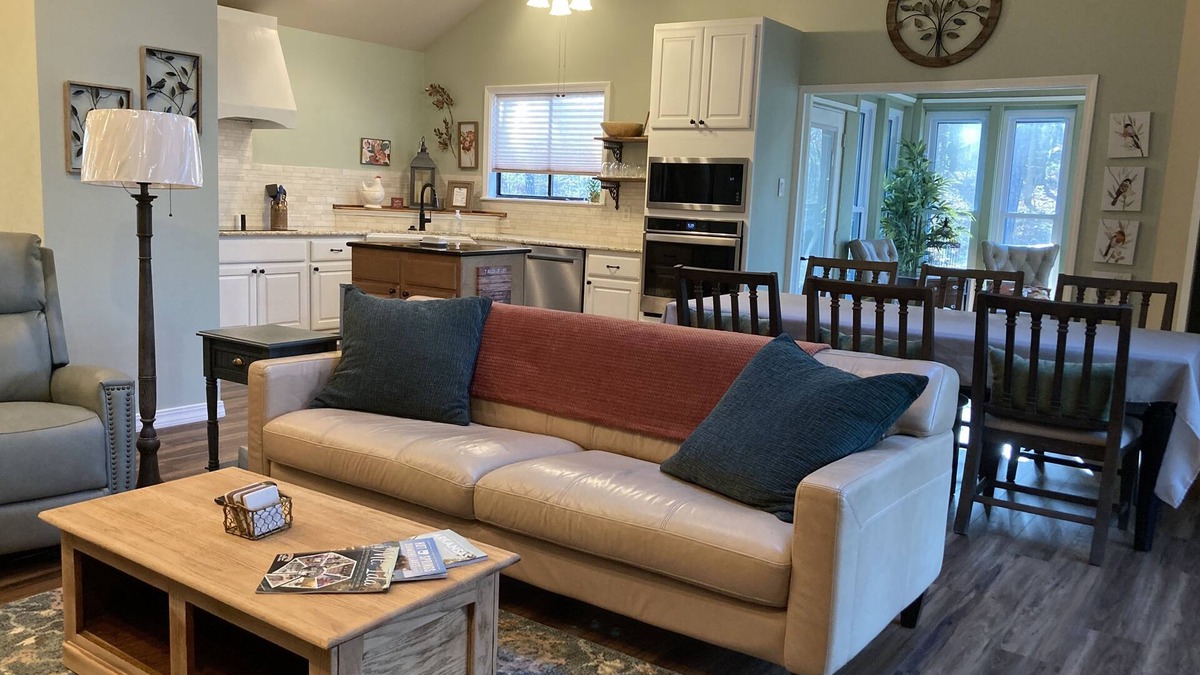 Mount Ida House | "The Hidden Gem" private setting near Lake Ouachita, Mount Ida, & Hot Springs
