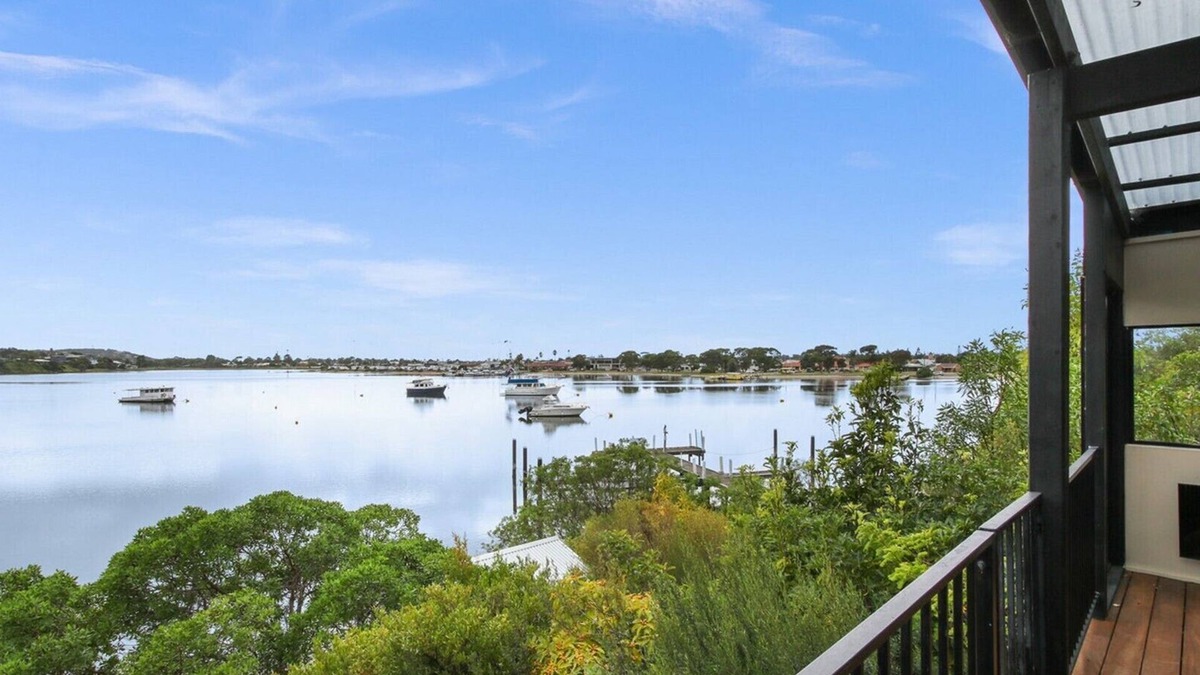 Kalimna House | The Hide Away - Lakes Entrance