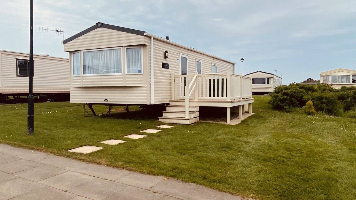 Cayton Bay House | The Hideaway 5 minutes from the Beach