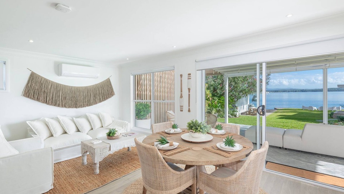 Bonnells Bay Apartment | The Hideaway- a unique laid-back-lux, absolute waterfront