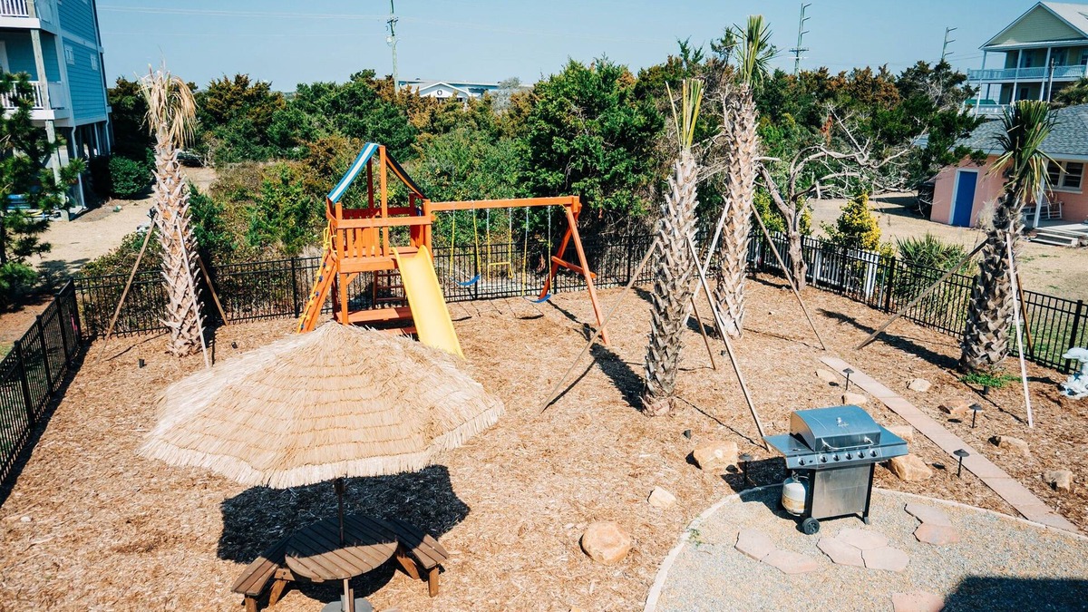 Surf City Apartment | The Hideaway D- Beach - Dog Friendly - Playground - Bikes - Fenced in Yard