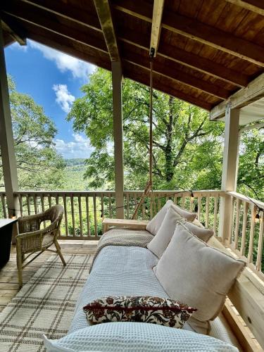 Eureka Springs House | The Hideaway House at The Bluebird