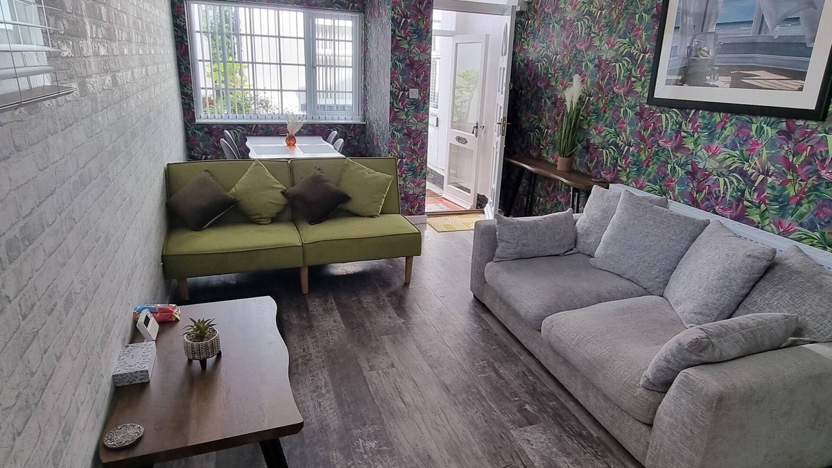 Southport Apartment | The Hideaway ll/private garden/Quiet/Central