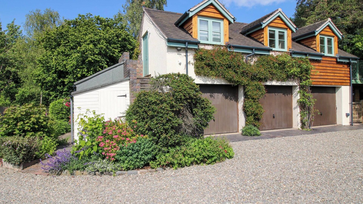 Pontesbury Cottage | THE HIDEAWAY, pet friendly, character holiday cottage in Longden