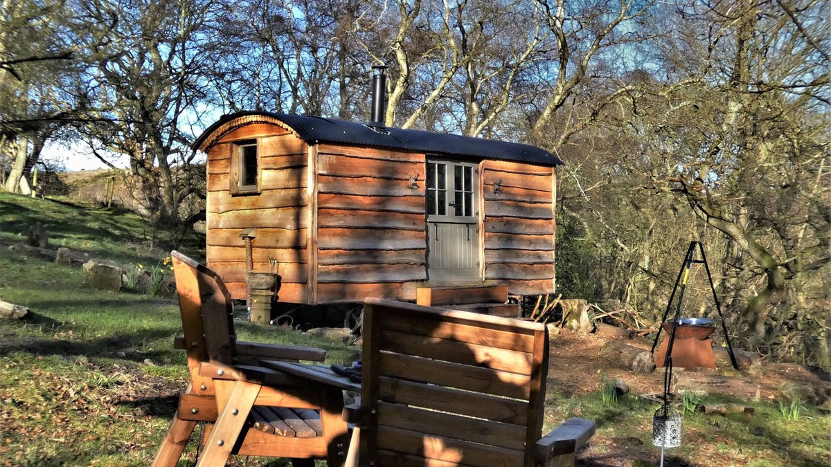 Scarborough Cottage | THE HIDEAWAY, SHEPHERD'S HUT, romantic in Thornton-Le-Dale