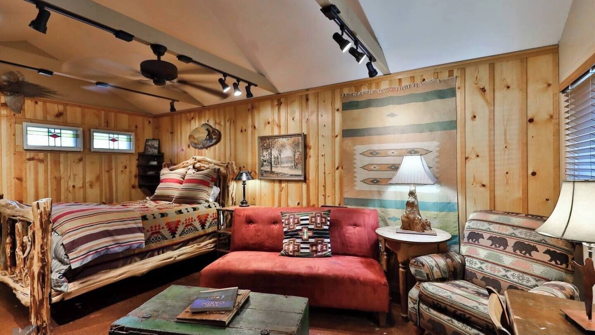 Sayles Blvd. Area House | The Hideout - A Sayles Ranch Guesthouse