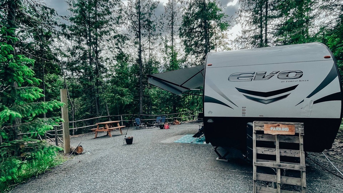 Magna bay House | The Hideout Trailer - close to Winery nestled in the mountains of the Shuswap