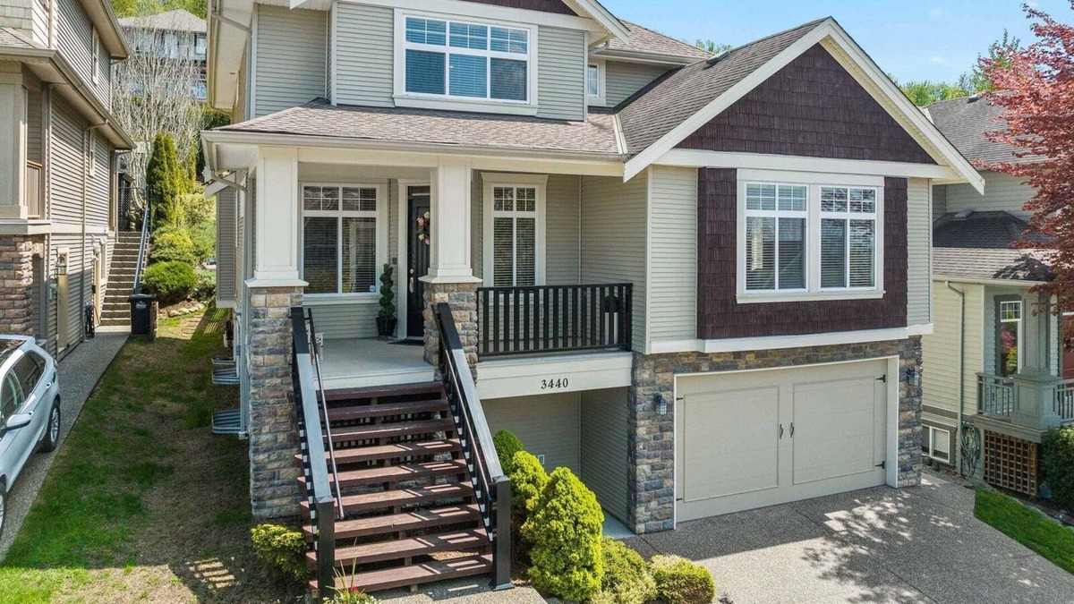 Upper Ten Oaks House | The Highlands Place | 2 Beds | 1 Bath | Guest Suite