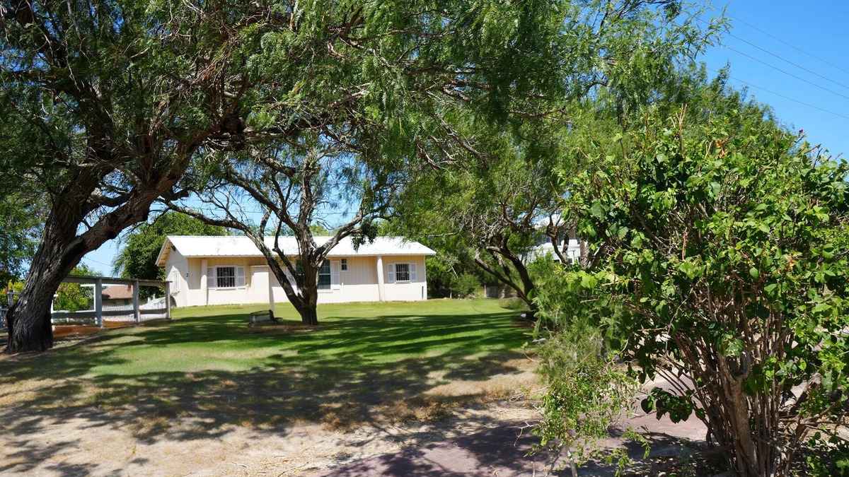 Arroyo City Cottage | The hill private fishing pier NOT water front