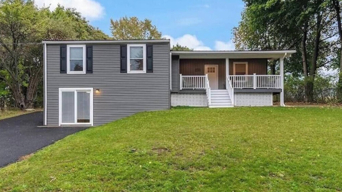 Sodus Point House | The Hillside House offers a great getaway for family and friends.n