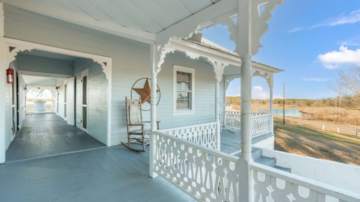 Eclectic House | The Historical Ponderosa, minutes from Lake Martin