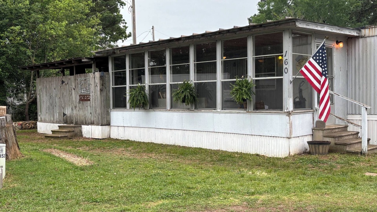 Columbus House | The Hive at Millwood Lake! Comfy, Cozy and Clean!