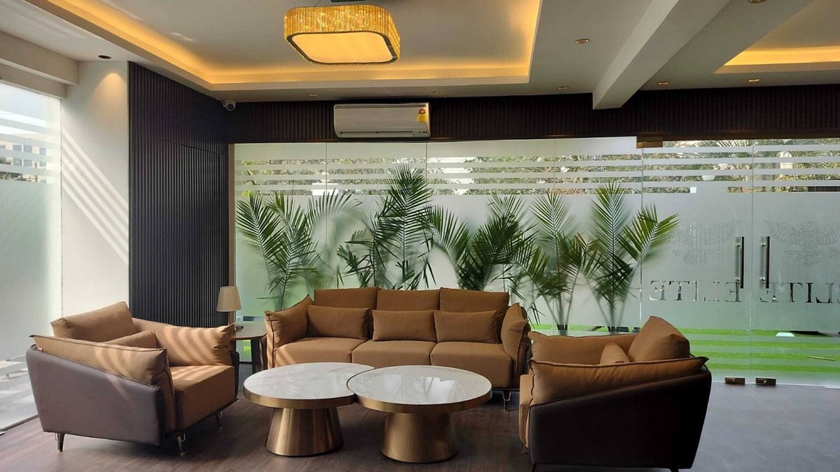 Sector 15 Hotel | The Hoften Elite 32 Avenue, Sector 15, Gurugram