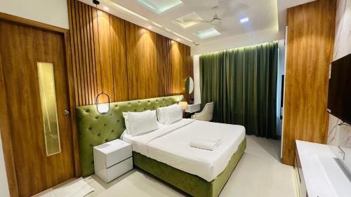 Sector 40 Hotel | The Hoften Elite Millennium City, Gurgaon